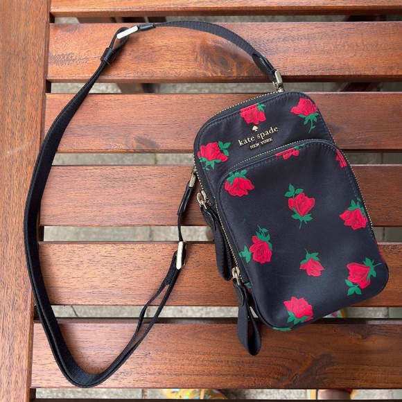 Kate Spade Chelsea Rose Toss North South Crossbody Bag Black - Picture 2 of 12